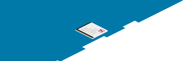 Ein offenes Notizbuch liegt schräg auf einem blauen Hintergrund, mit einer Liste und bunten Markierungen auf der Seite.