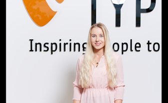 Lisa-Marie Mayr ist Website-Projektmanagerin bei der DFAU Gmbh, einer TYPO3-Agentur. 