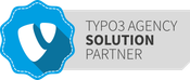 Ein blauer Abzeichen mit dem TYPO3-Logo, das die Auszeichnung als Lösungspartner hervorhebt.