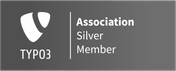 Das Logo von TYPO3 zeigt eine stilisierte Schildform in Weiß auf einem grauen Hintergrund, mit dem Text 'Association Silver Member'.