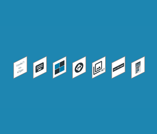 Checkliste mit Icons für eine barrierefreie Website auf blauem Hintergrund