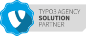 Ein blauer Abzeichen mit dem TYPO3-Logo, das die Auszeichnung als Lösungspartner hervorhebt.