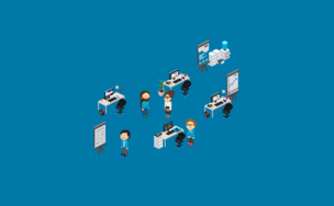 In einem modernen Büro stehen mehrere Personen um Computer und Präsentationsmaterialien, die an einem Projekt arbeiten.