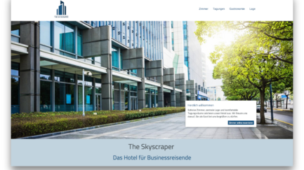 Moderne Architektur des Hotels 'The Skyscraper' mit großen Fenstern und einem einladenden Eingangsbereich.